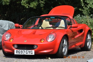 Lotus Elise in red